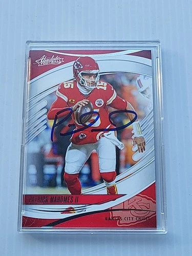 2025 Panini Absolute Patrick Mahomes II Base (RAW)