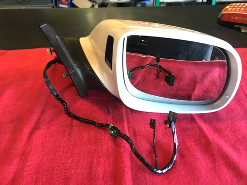 2010 - 2015 Audi Q7 Door Mirror Heated Signal Passenger Right RH OEM