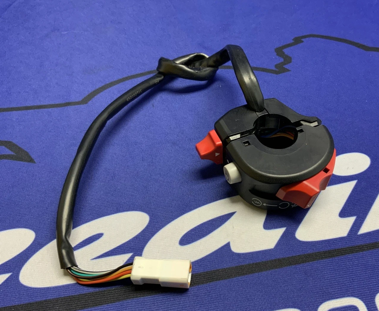 Ducati Right HandleBar Switch Assembly Panigale V2 20-24 OEM 65010271C
