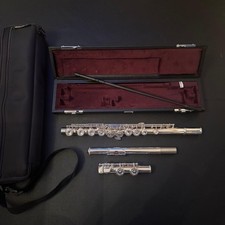 YAMAHA YFL-212 Concert Flute with E-Mechanism and Hard Case