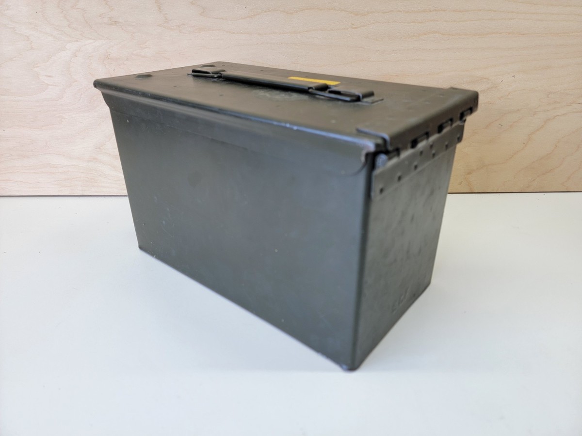 ヴィンテージ金属製　軍？ボックス Vintage Metal Military Ammo Can/Box 1000 Cal. 45 Cartridges