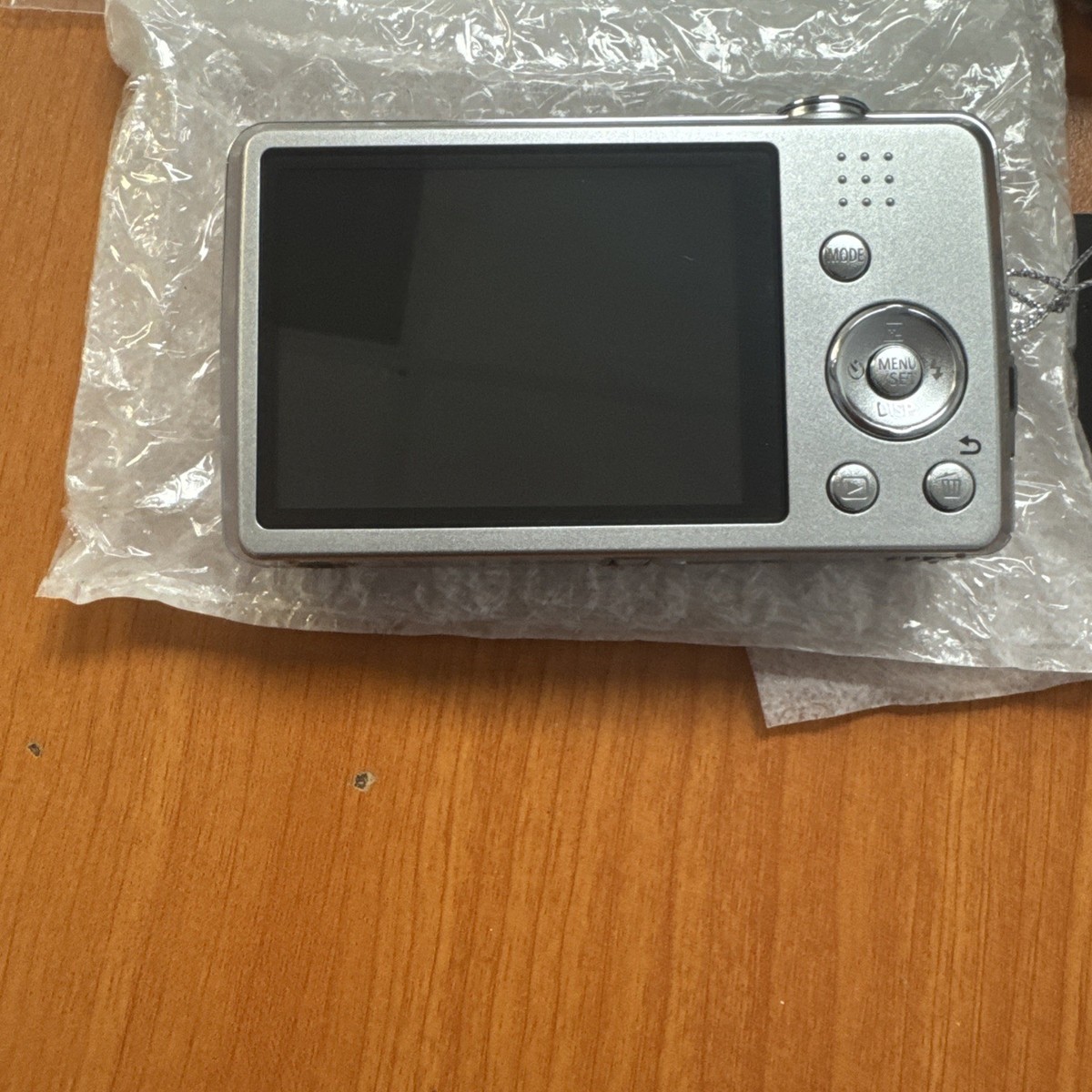 Panasonic Lumix FH6 Silver/Argen Noir 14.1 Megapixel Compact