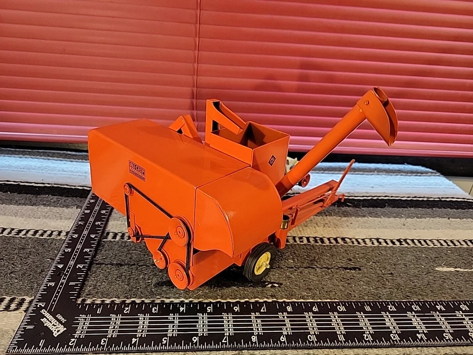 Allis Chalmers All Crop Harvester 1/20? Pressed Steel Farm Imp Replica By Benge - Image 2 of 4