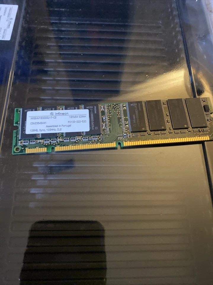 Two Pieces Infineon  2x128MB RAM PC-133 Sync 133 MHz CL2 - Image 2 of 4