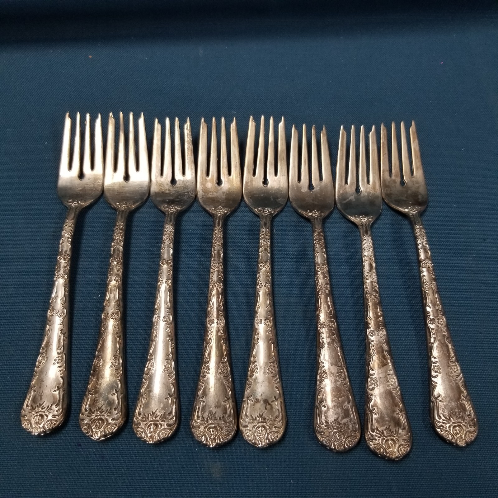 Set of 8 WM Rogers & Sons Enchanted Rose Silver Plate 7" Salad Forks 