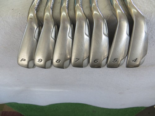 BONITO QUEMADOR TAYLORMADE PLUS 4-PW JUEGO DE PLANCHA RE*AX REGULAR GRAFITO PARA HOMBRE DIESTRO +.5" - Imagen 6 de 9