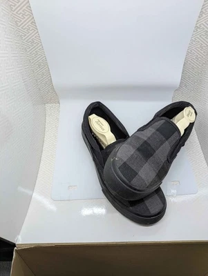 Airwalk Men's Slip on slippers Size 7.5 Preowned Free shipping World Wide - Image 1 of 4