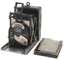 @ Newman and Guardia Baby Sibyl plate folding camera w. Zeiss Jena Tessar 4.5/7,