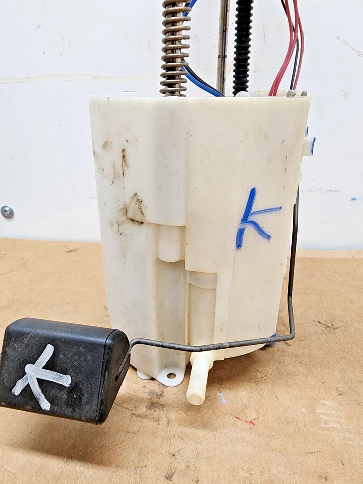 Conjunto de bomba de combustible Mitsubishi Lancer Galant Outlander 2003-2012 DENSO 101962-367 Foto 3 de 4