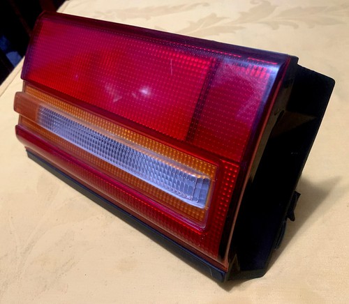 Luz trasera tapa maletero interior izquierda lado del conductor Toyota Camry 1989-1990 OEM - Imagen 2 de 12