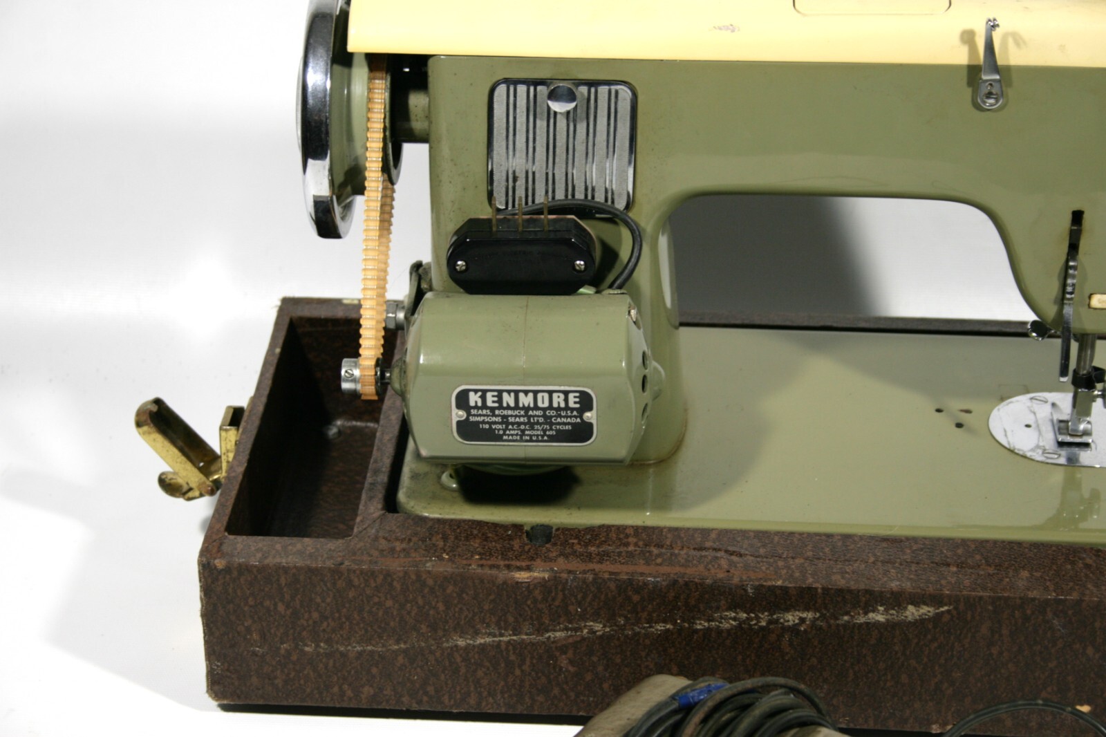 Vintage 1957 Kenmore Deluxe Automatic Zig Zag Sewing Machine Model 158.