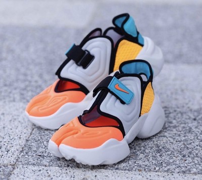 Nike Aqua Rift CW7164 002 Football Grey 