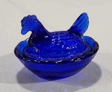 VINTAGE Style MINI COBALT BLUE GLASS HEN CHICKEN NEST SALT CELLAR Basket New