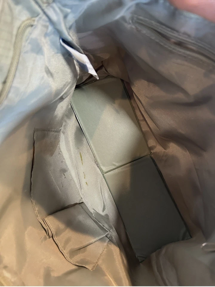 Bolso de Mano Mickey Mouse Aislado Verde Oliva/Ejército Disney Lentejuelas Brillantes Cremallera Foto 3 de 4