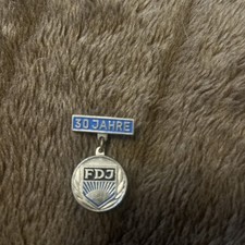 EAST GERMANY GDR FDJ SOCIALISTIC FREE YOUTH UNION DDR JUGEND 1979 MEDAL BADGE