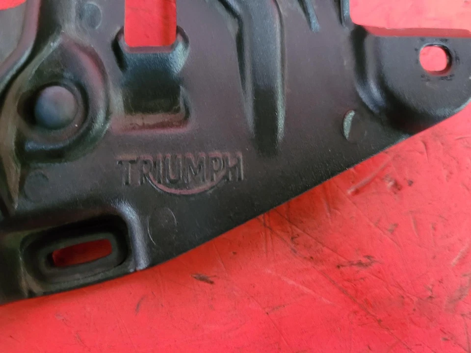 Soporte de faros Triumph Speed Triple RS 1050 2018 Foto 4 de 4