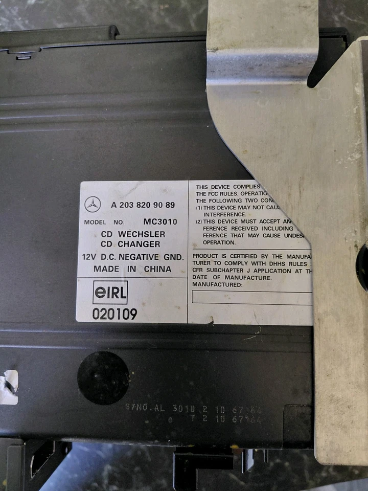 Mercedes-Benz OEM 6 Disc CD Changer A2038209089  Fits W203 W220 W211 (2000–2006) - Image 2 of 4