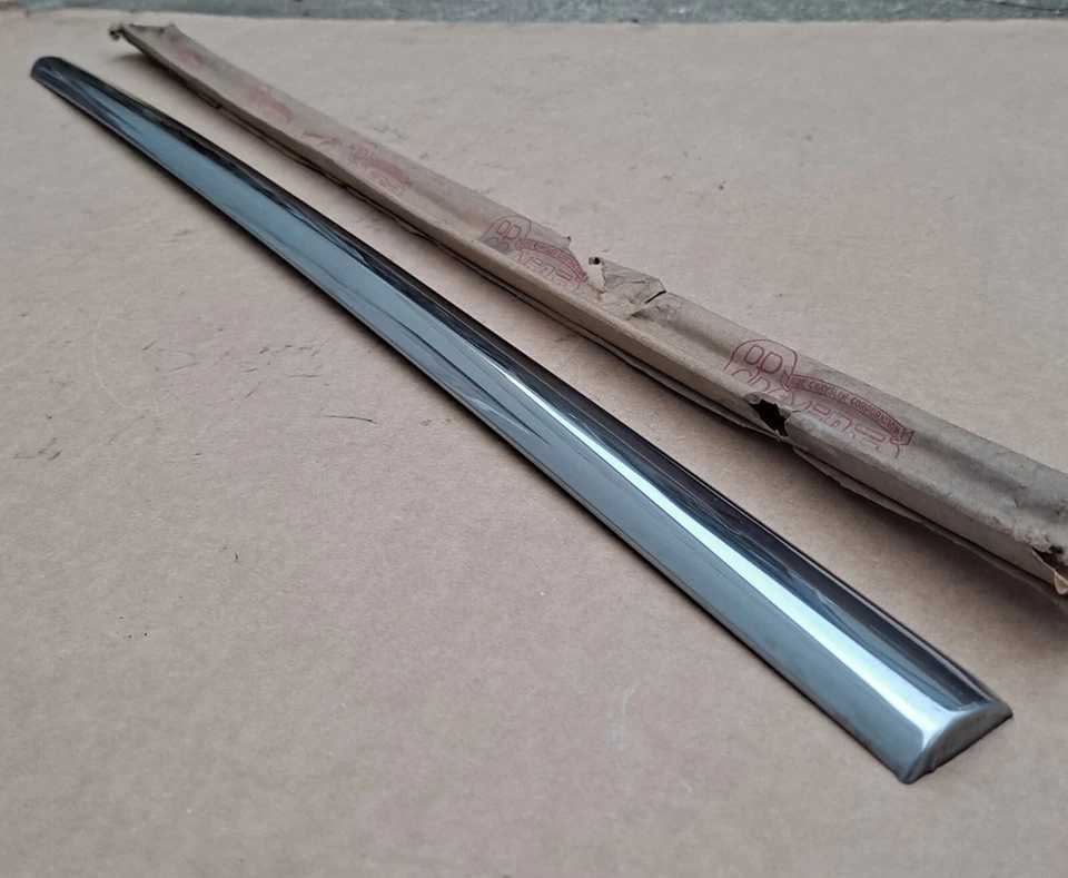 1946-1948 Plymouth P15 Special Deluxe NOS MoPar Moldagem de porta do motorista frontal esquerdo - Imagem 3 de 4