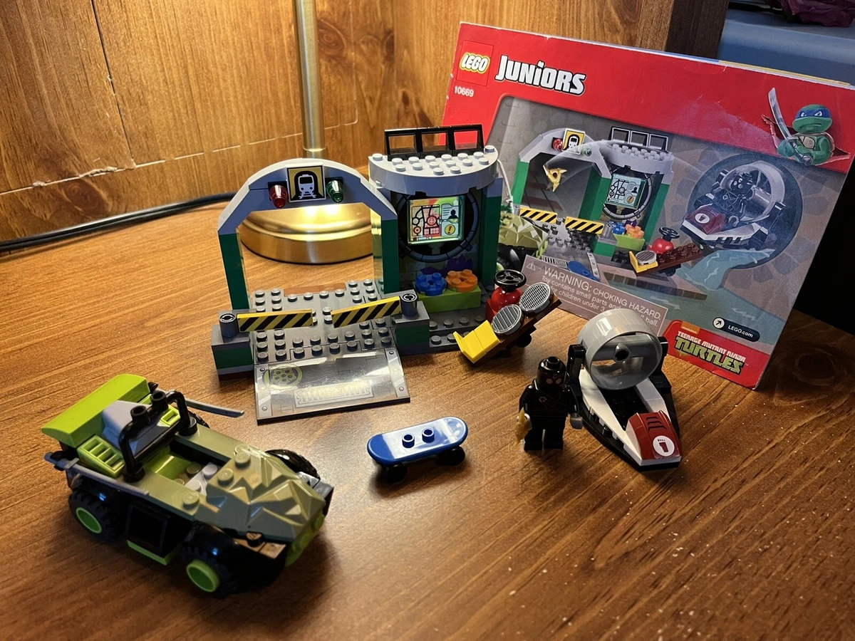 LEGO Junior TMNT 10669 Turtle Lair Manual 2014 Compete Except