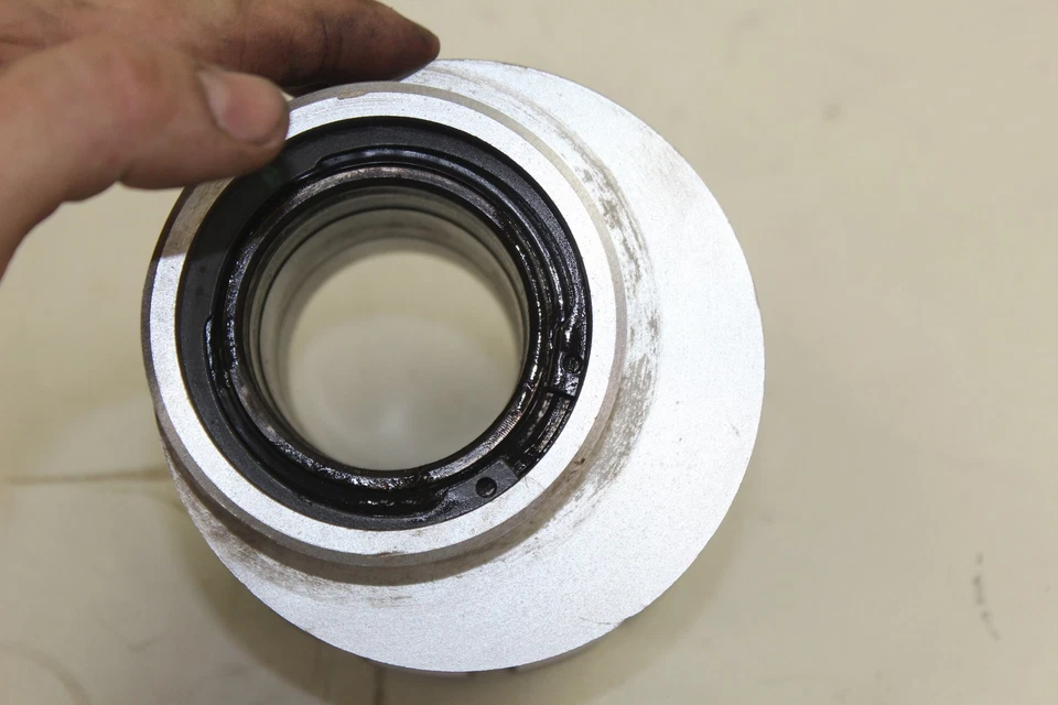 Buje excéntrico basculante trasero Ducati Streetfighter V4 V4S 20-21 OEM 75620131A Foto 4 de 4