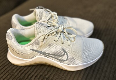 Nike MC Trainer 2 Premium Womens SZ 8 Sneaker White Grey Workout Shoe DV9007-001