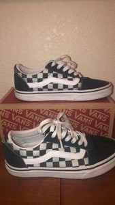 youth black and white checkered vans