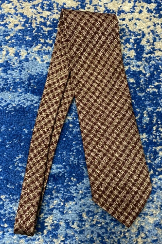 Corbata de seda vintage Giorgio Armani borgoña topo tejida sesgada a cuadros Italia Foto 2 de 4