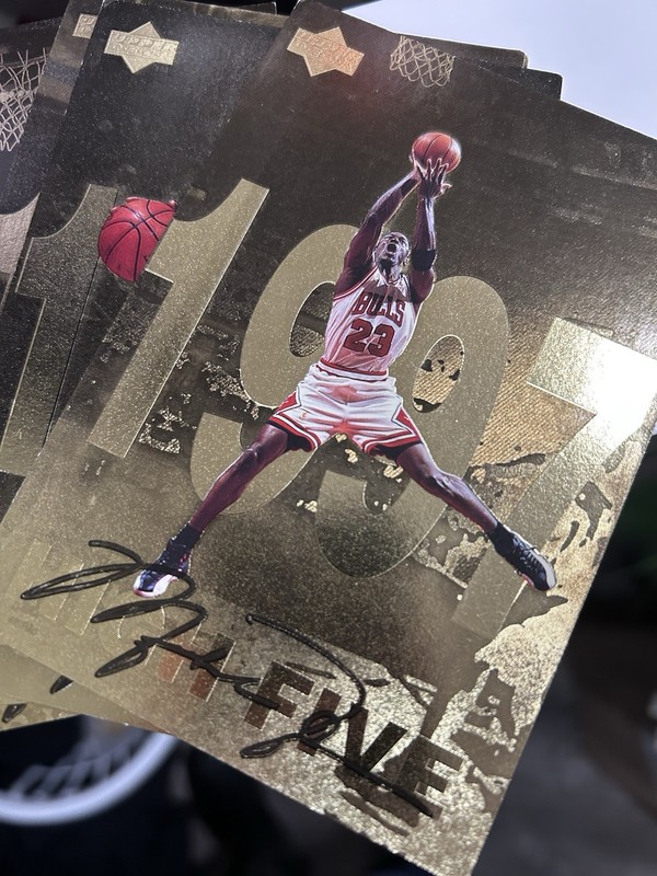 Upper Deck 1998 Michael Jordan Complete Set of 12 Gold #JUMBO Cards