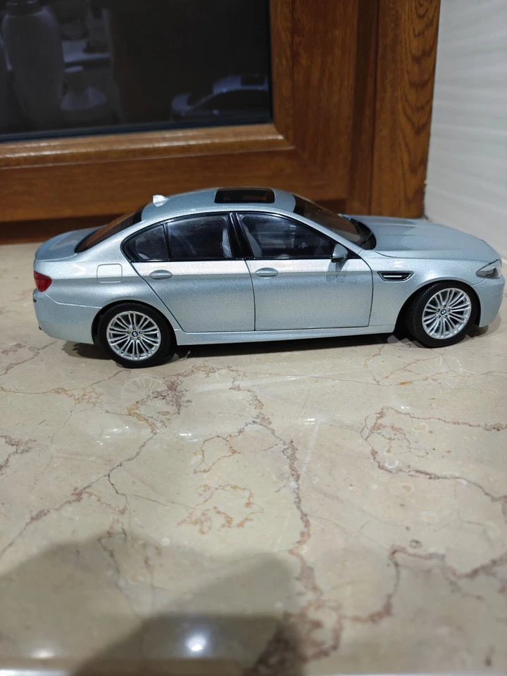 BMW M5 Paragon Model 1:18 - Immagine 4 di 4