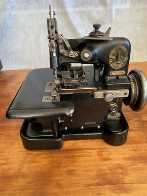 Antike Nähmaschine Overlock SINGER 81 - 3 T C  aus 1923 Hurtu Willcox Howe