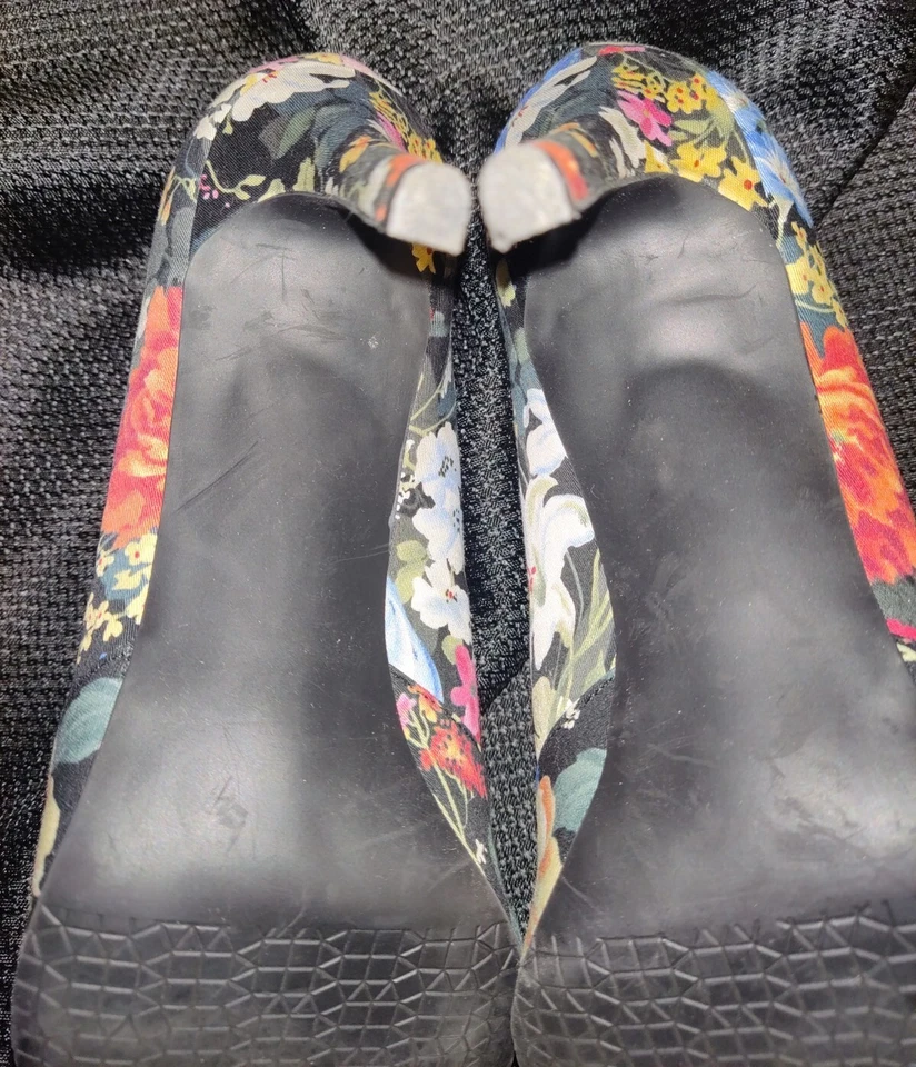 Audrey Brooke Women's MULTI Floral Canvas  Heels Size 10M SLIP ON SHOES - Image 4 of 4