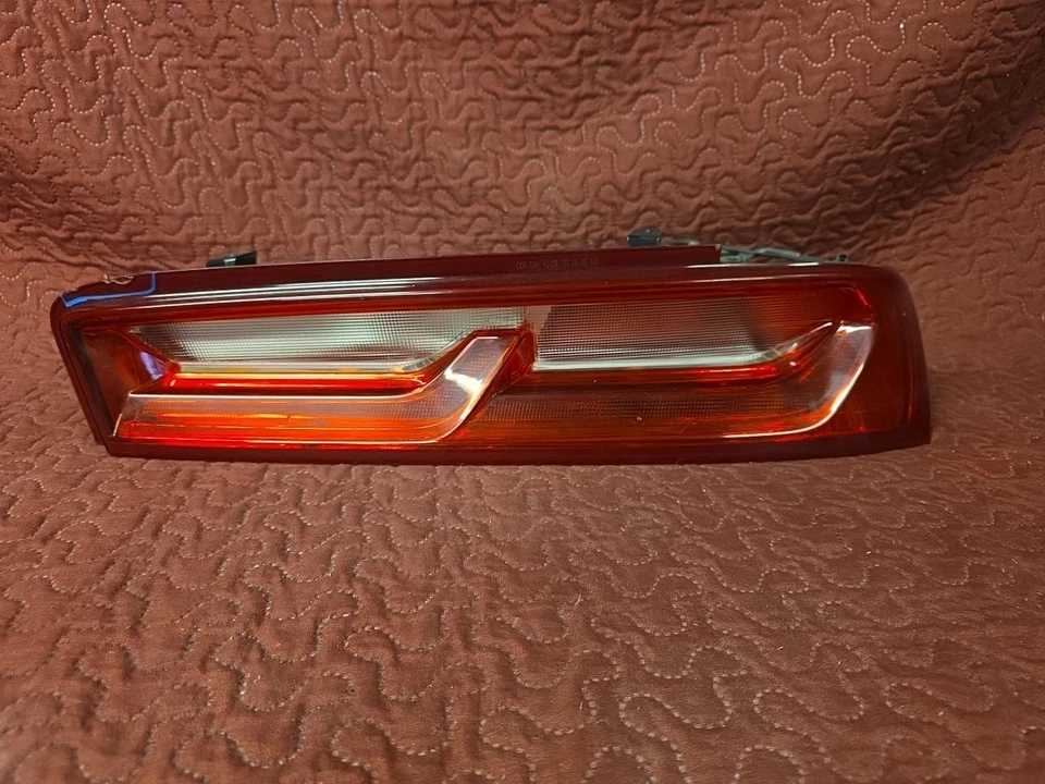2016 2017 2018 CHEVROLET CHEVY CAMARO RIGHT PASSENGER TAIL LIGHT OEM P62172 - Image 2 of 4