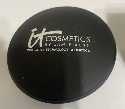 IT Cosmetic Celebration Foundation Tan New - Picture 2 of 3