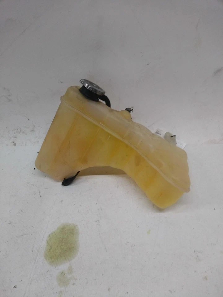 2018 Chrysler 300 Engine Coolant Reservoir Black OEM 55111260AF 35K Miles Foto 2 de 4