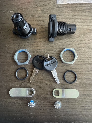 UNDERCOVER TONNEAU SCHWERLAST COVER LOCK KIT (2 SCHLÖSSER) MIT MONTAGEHARDWARE SCHLÜSSEL - Bild 2 von 3