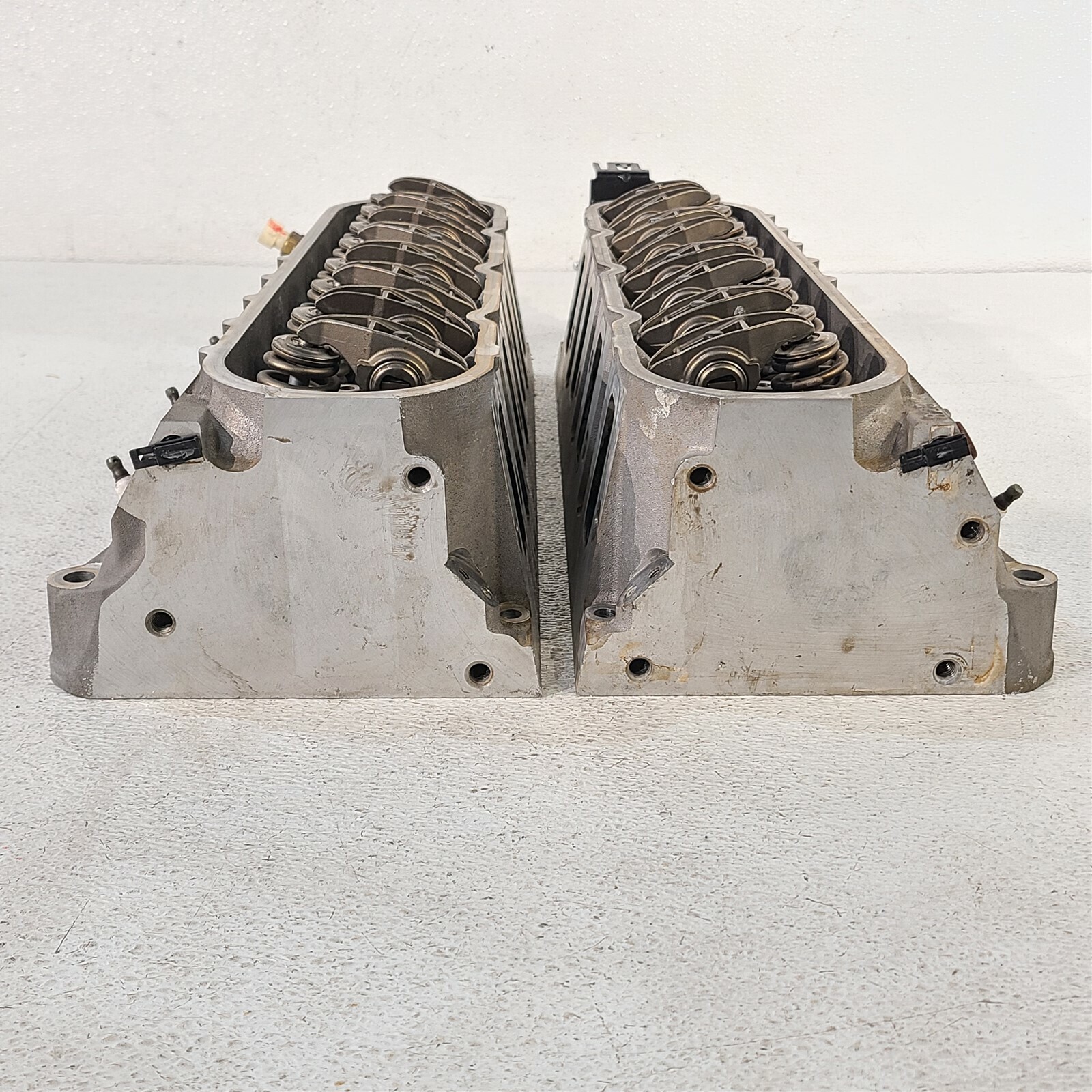 1015 Camaro Ss 823 Casting Cylinder Heads W/ Rockers Push Rods Ls3