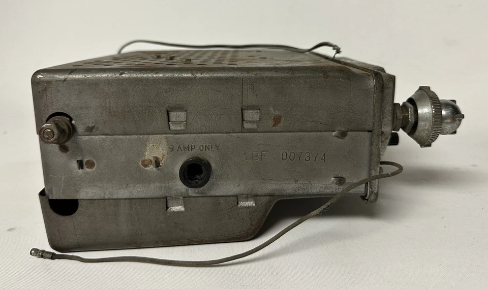 Original 1951 Ford Deluxe Fomoco Bendix 1BF AM PB Car Radio AS IS FOR PARTS - Image 2 of 4