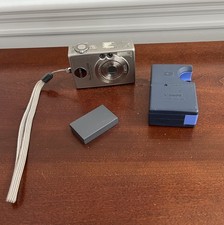 Canon Digital Camera Powershot S200 Digital Elph 2.0MP Silver Charger Bundle