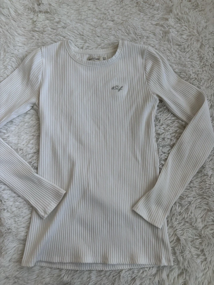 Abercrombie Kids girls sz. 15/16 white long sleeved rib knit top. Soft - Image 2 of 4