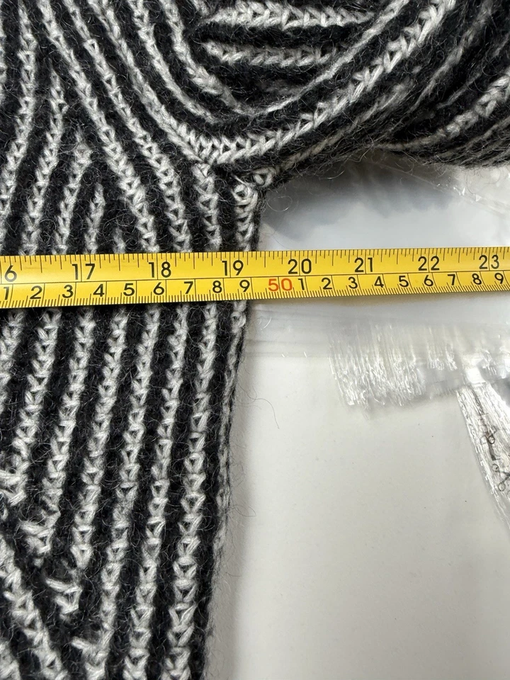 Cardigã Paul Smith Feminino Médio Preto Branco Listrado Botão para Cima Mescla de Mohair - Imagem 4 de 4