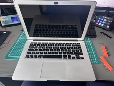 MacBook Air (13, 2015, 128 SSD, 4GB RAM) + Mouse