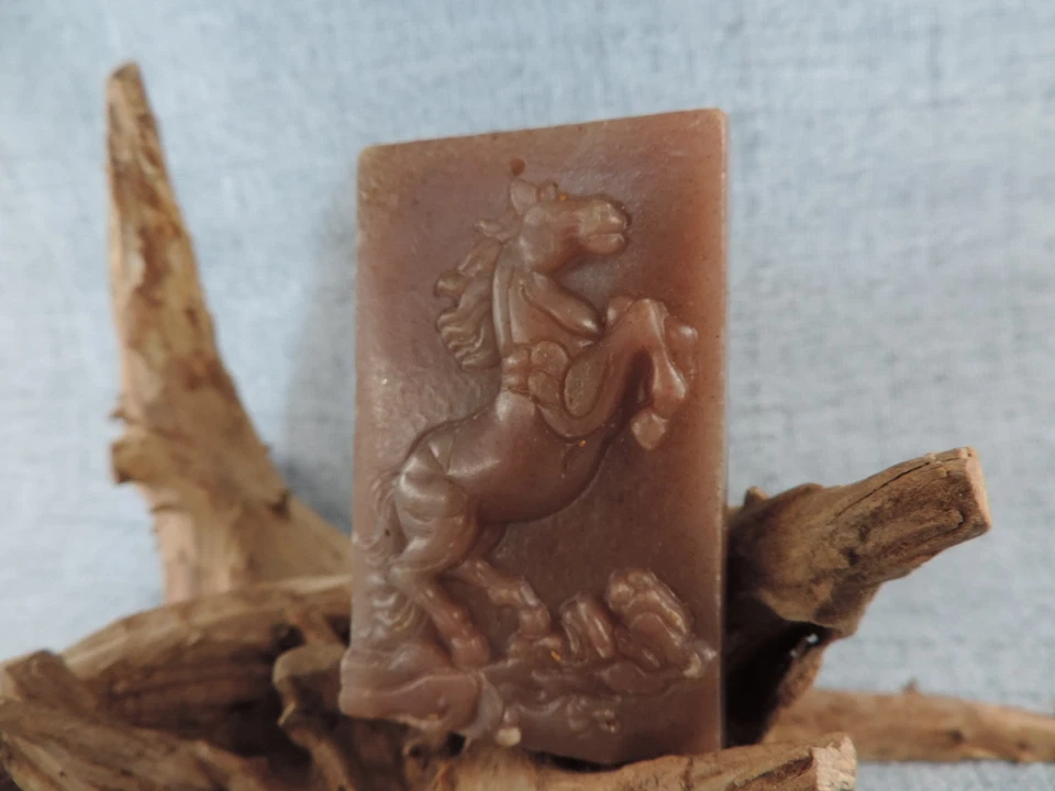 Amuleto Colgante Vintage Chino Tallado a Mano Meihua Hetian Jade Caballo Patrón Foto 3 de 4