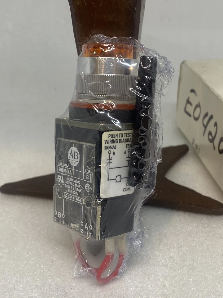 Allen Bradley 800MR-QT24A Ser D luz piloto âmbar empurrar/testar 24V 22,5mm 10A NOVO - Imagem 2 de 4