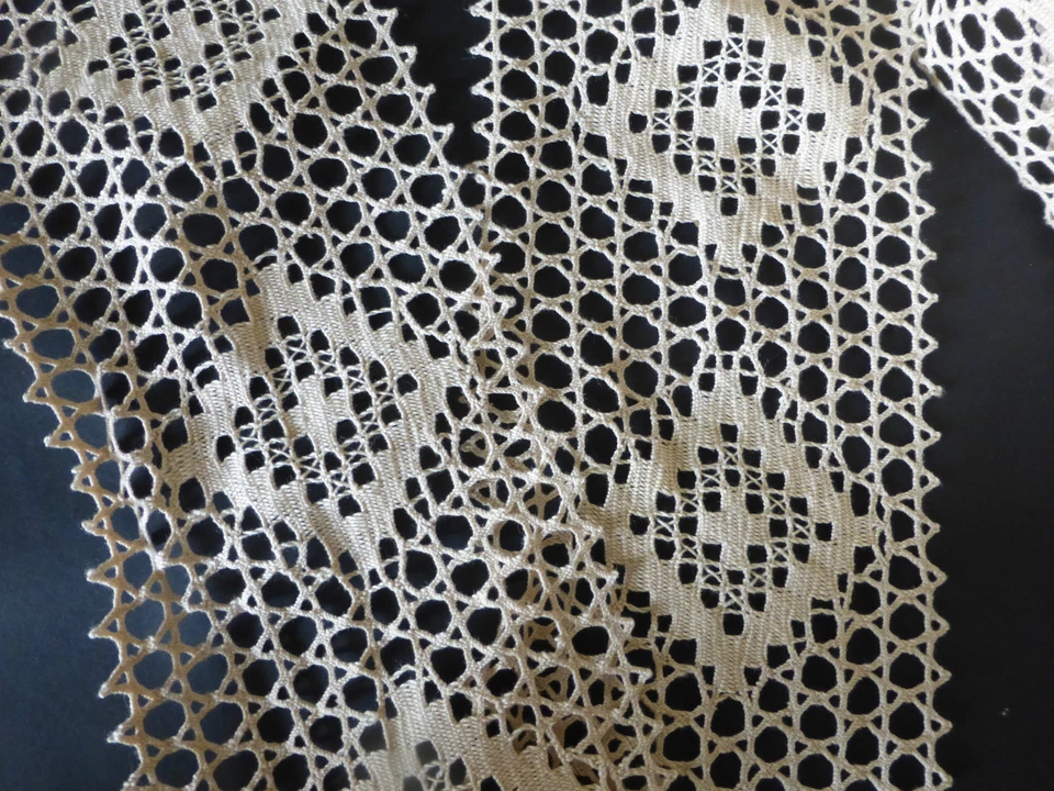  VENDUE AU METRE ANCIENNE dentelle lin AU CARREAU fuseau AUVERGNE 10.5 CM  - Photo 2/3