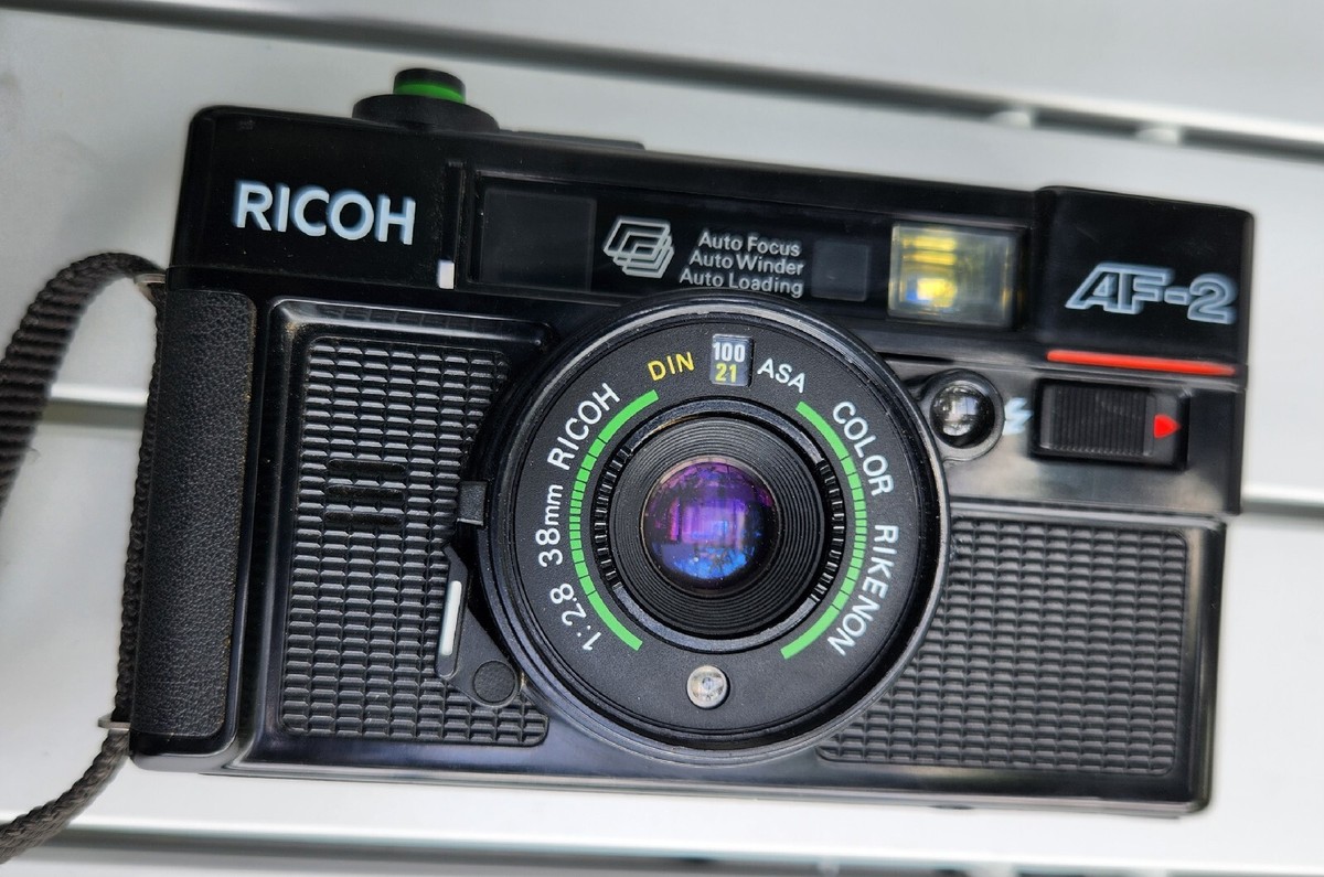 Vintage RICOH 38mm 1:2.8 Film Camera Compact AF-2 Powers On Great
