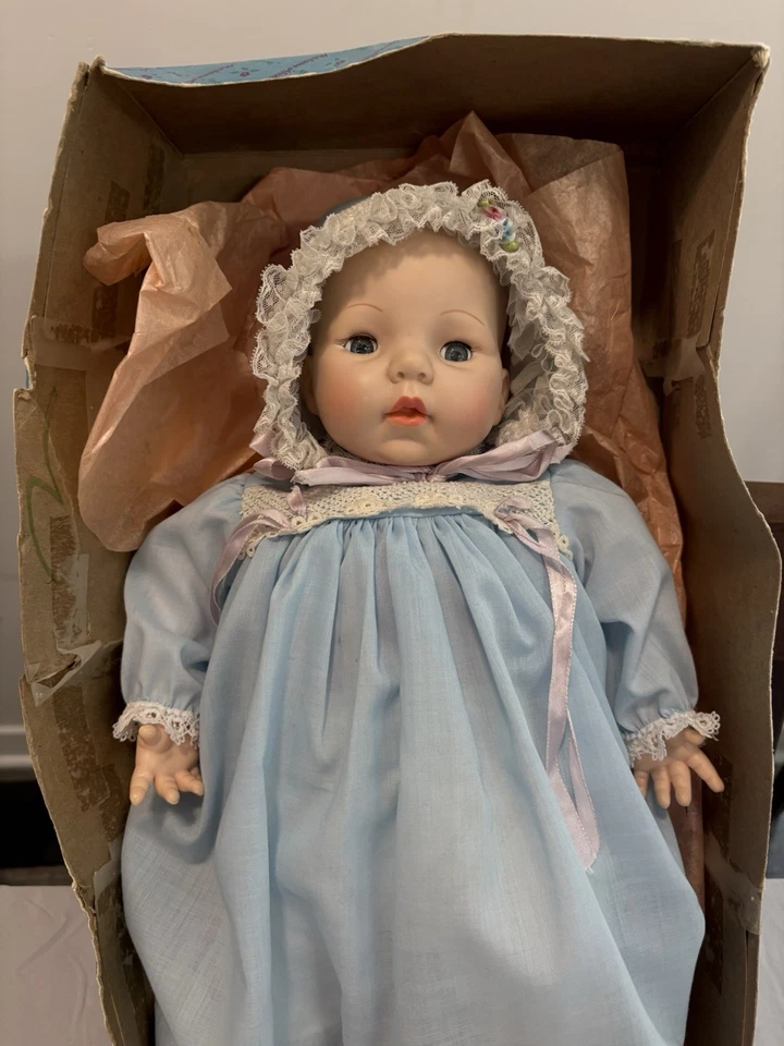 Madame Alexander Victoria Baby Doll #5756 Vintage 1970s. One Owner - Image 4 of 4