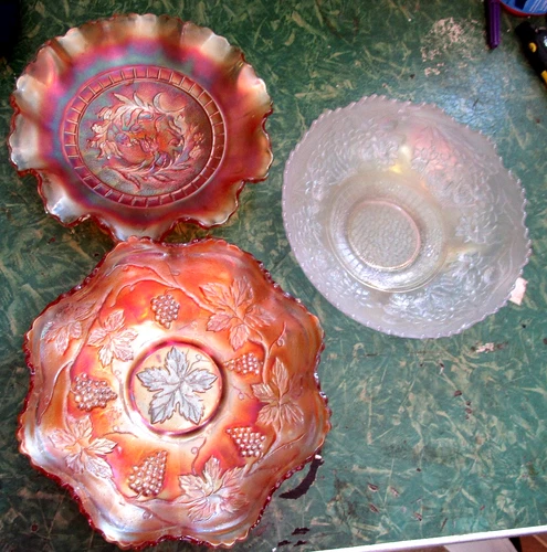 3 PIECES OF OLD CARNIVAL GLASS, 2 MARIGOLD, 1 WHITE, ALL MINT