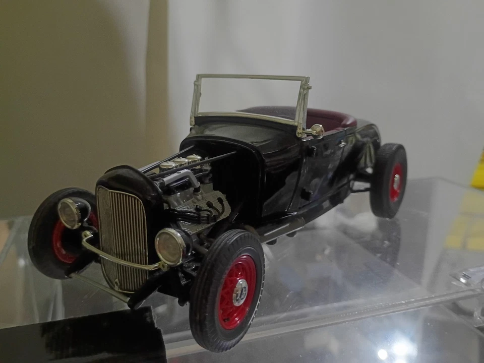 Highway 61 Ford Modelo A Roadster Hot Rod Origins of Speed Negro Rojo 50161 1:18 Foto 4 de 4