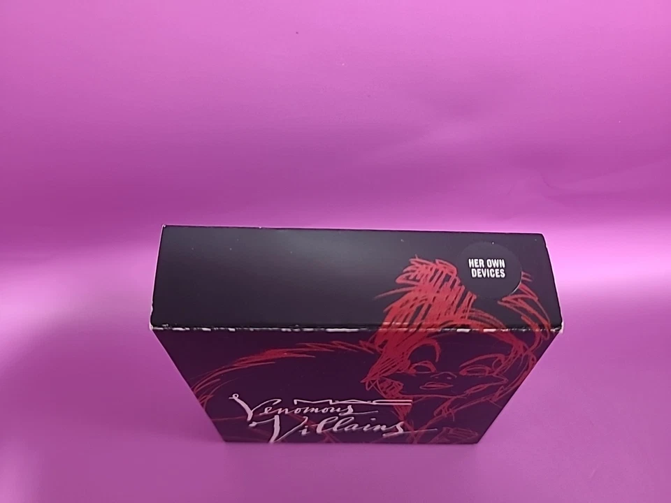 Polvo de belleza MAC Cosmetics X Disney Venemous Villians Cruella Deville 2010 Foto 2 de 4