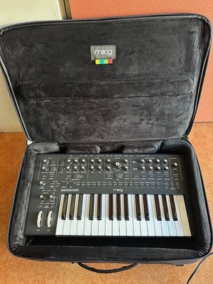 MOOG MESSENGER Analog Synthesizer with Semi-Hard Case